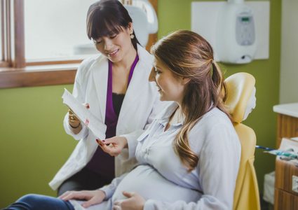 الأمهات لأكثر من 3 أطفال أسنانك في خطر!