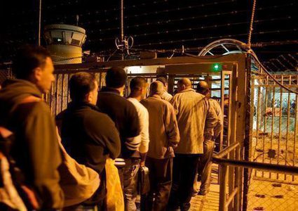 الاحتلال يُجمّد تصاريح عمل أقارب منفذ عملية الدهس في جنين