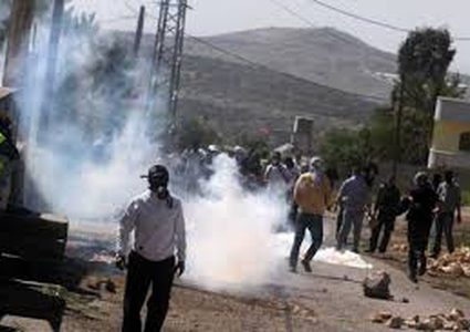 كفر قدوم: اصابات بالاختناق جراء قمع الاحتلال للمسيرة الاسبوعية