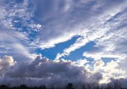 حالة الطقس: الجو غائم جزئي وانخفاض طفيف على الحرارة