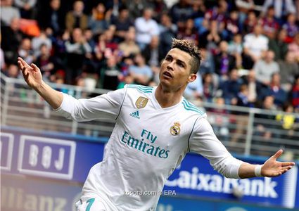 رونالدو: لا يمكن مقارنة أي لاعب بي