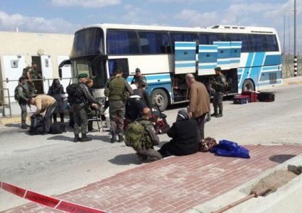 اعتقال شاب بزعم حيازته مسدسا على معبر الكرامة