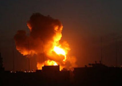 طيران الإحتلال الحربي يقصف أهداف متفرقة في قطاع غزة