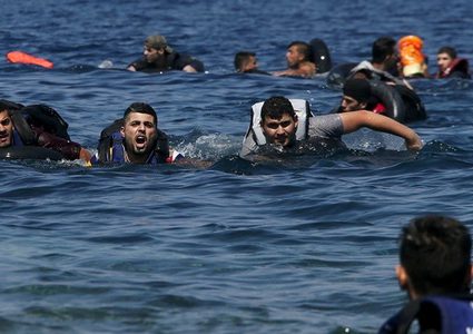 ضحايا بغرق مركب مهاجرين قبالة اليونان