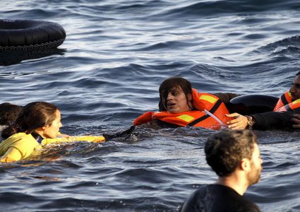 مصرع 16 شخصا في غرق مركب مهاجرين قبالة اليونان