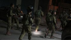 الاحتلال يقتحم بلدة عزون ويداهم منازل المواطنين