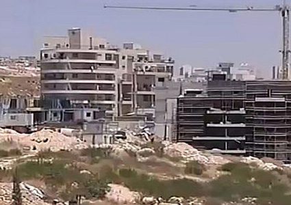 مؤسسة استيطانية ترفع دعوى لإزالة 14 منشأة ومنزل لمواطنين بمسافر يطا
