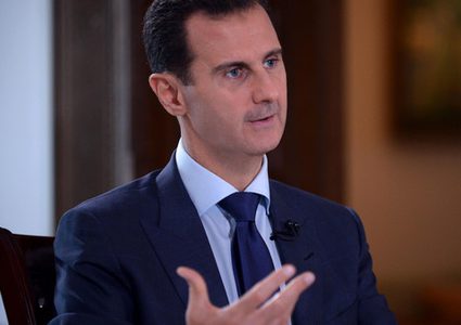 الأسد يتلقي نازحين في الغوطة ويتعهد بحمايتهم وإيوائهم بأسرع وقت