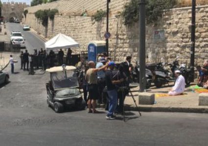 استشهاد شاب وإصابة مستوطن بعملية طعن في القدس