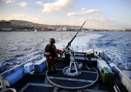 زوارق الاحتلال تفتح نيران أسلحتها تجاه مراكب الصيادين غرب غزة
