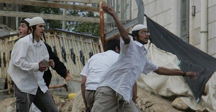 مستوطنون يعتدون بوحشية على شاب مقدسي
