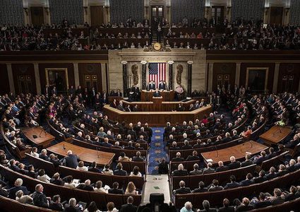 نواب أميركيون يطالبون بضوابط لفيسبوك!