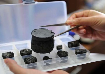 علماء يبتكرون أفضل صبغة للشعر من الغرافين!