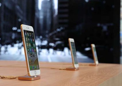 آبل تعلّق إنتاج "iPhone 8 Plus"