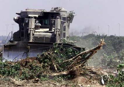 مستوطنون يجرفون أراضي للمواطنين جنوب نابلس