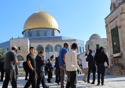 مستوطنون يقتحمون الأقصى بحماية شرطة الاحتلال