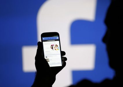 القبض على 3 أشخاص بتهمة ابتزاز وتهديد مواطن عبر "فيسبوك"