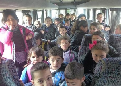 ضبط حافلة نقل طلاب بحمولة زائدة بلغت 35 راكب