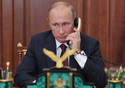 الرئيس الروسي فلاديمير بوتين والهاتف الذكي