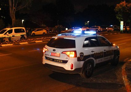 تضرر مركبة لشرطة الإحتلال اثر رشقها بالحجارة في القدس