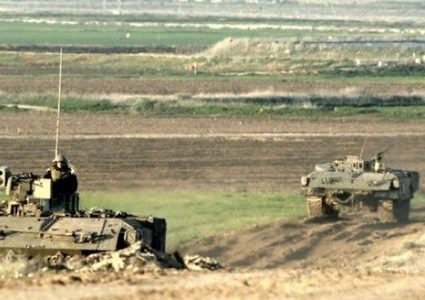 الاحتلال يطارد الصيادين شمالاً ويتوغل بشكل محدود شرق غزة