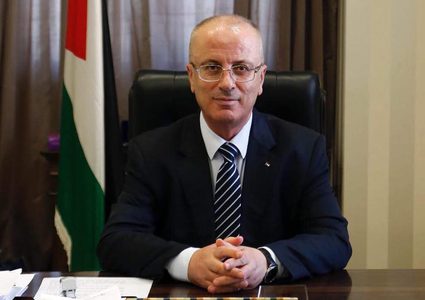 رئيس الوزراء لنساء فلسطين: بكن ومعكن ولأجلكن سيبزغ فجر الحرية