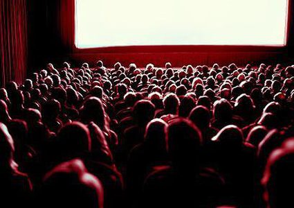 مات في السينما.. بسبب هاتفه