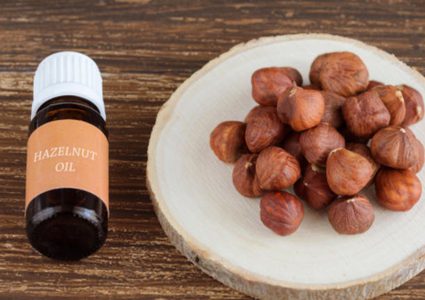 زيت البندق..علاج مثالي لحب الشباب