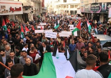 جماهير غفيرة تندد بالظروف العصيبة في خانيونس