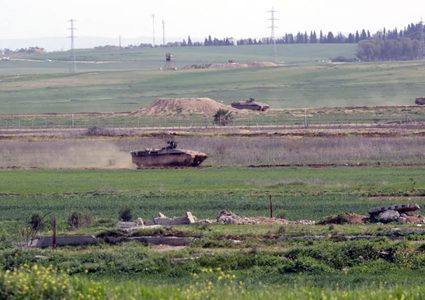 قوات الاحتلال تستهدف المواطنين شرق خان يونس