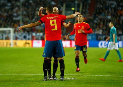 إنييستا يعادل إنجاز ثلاثي منتخب إسبانيا