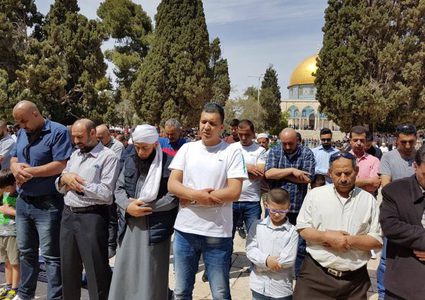 45 ألفاً يؤدون صلاة الجمعة في المسجد الأقصى
