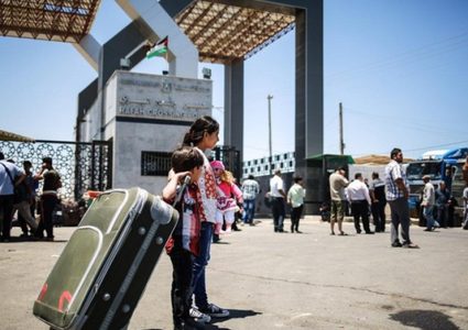 مغادرة 676 مسافرًا عبر معبر رفح الجمعة