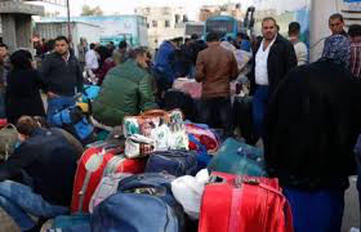 بدء مغادرة حافلات المسافرين وعودة العالقين عبر معبر رفح