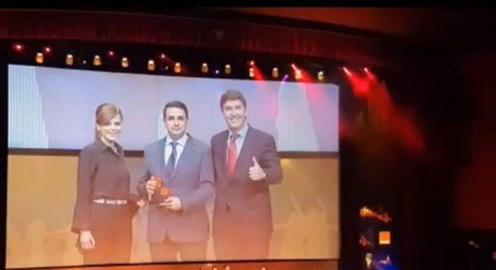 فلسطيني يحصل على جائزة افضل موظف في اسبانيا