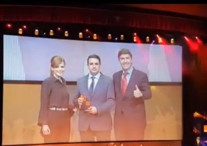 فلسطيني يحصل على جائزة افضل موظف في اسبانيا