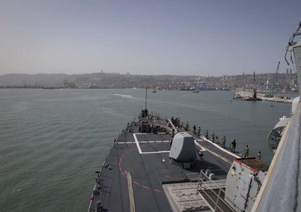 مدمرة اميركية جديدة ترسو في ميناء حيفا