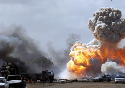 طائرة "مجهولة" تدك معقلا للمتشددين بليبيا يُسفر عن مقتل قياديين