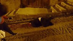 بالفيديو والصور: العثور على جثة شاب في منطقة المدبسة وسط بيت لحم