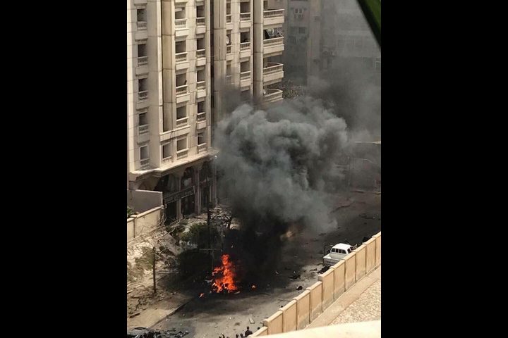 بالفيديو والصور: مقتل شخصين ونجاة مدير أمن الإسكندرية من تفجير سيارة مفخخة