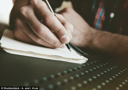 الكتابة عن اخفاقات الماضي تخفف من توتر المستقبل!