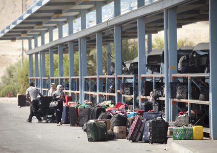 الاحتلال يمنع سفر 6 مواطنين من معبر الكرامة