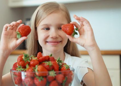 أطعمة تساعد على تحسين المزاج وإفراز "هرمون السعادة"