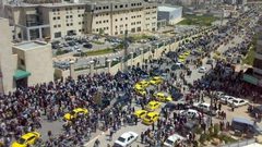 سائقون لـ"النجاح": الخصوصي يخطف اللقمة من فم أطفالنا..والمواصلات تقول كلمتها