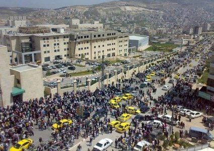 سائقون لـ"النجاح": الخصوصي يخطف اللقمة من فم أطفالنا..والمواصلات تقول كلمتها