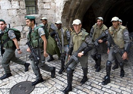 الاحتلال يعتدي على المشاركين في مسيرة أحد الشعانين ويعتقل شابين