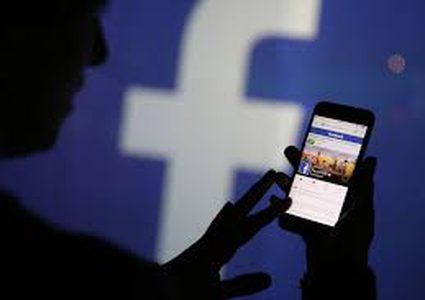 فضيحة فيسبوك مستمرة وتفتيش واتهمات في لندن