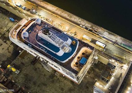 شطر سفينة ركاب إلى نصفين لـ"سبب منطقي"