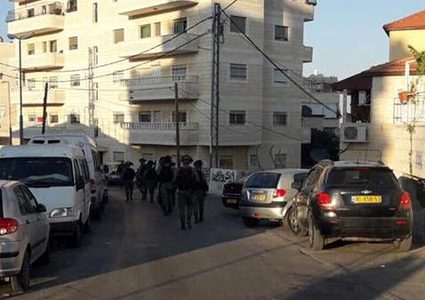 الاحتلال يقتحم ضاحية "راس خميس" ويعتقل شاباً