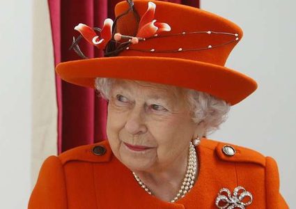 دعوة عامة لعيد ميلاد ملكة بريطانيا